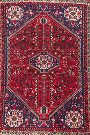 A Persian Abadeh rug with geometric floral design, wool on cotton, 20th C.