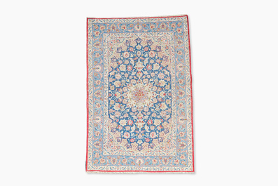 Een Perzisch Najafabad tapijt met floraal decor, wol op katoen, 20ste eeuw