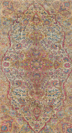 Tapis oriental de type Kashan 'Mohtashem' en soie &agrave; d&eacute;cor floral, d&eacute;but du 20&egrave;me si&egrave;cle