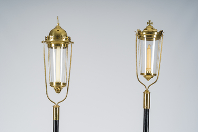 Cinq lanternes processionnelles n&eacute;o-gothiques en cuivre et bois patin&eacute; et une paire d'appliques murales en fer forg&eacute;, 19&egrave;me/20&egrave;me si&egrave;cle