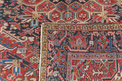 A Persian Heriz rug with floral design, wool on cotton, 20th C.