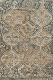 Deux tapis orientaux de type Afshar et Qashqai &agrave; d&eacute;cor g&eacute;om&eacute;trique d'animaux et de fleurs, laine sur coton, 20&egrave;me si&egrave;cle