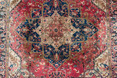 A Persian Heriz rug with floral design, wool on cotton, first half 20th C.