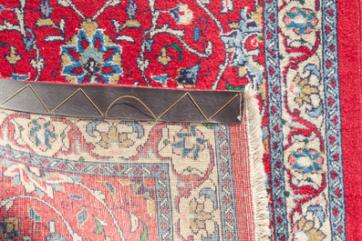 A Persian Saroukh runner with floral design, wool on cotton, 20th C.