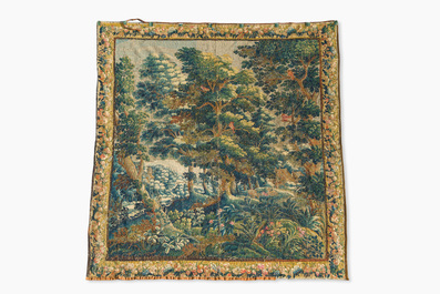 Een Vlaams wandtapijt met voorstelling van een bosrijke omgeving of verdure, Oudenaarde, laat 17de eeuw