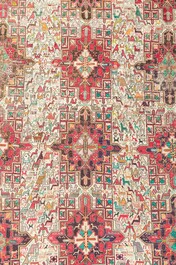 Tapis de type Soumak (Sumakh) &agrave; d&eacute;cor de motifs g&eacute;om&eacute;triques de fleurs et d'animaux, soie sur laine, La Perse ou Russie, 20&egrave;me si&egrave;cle