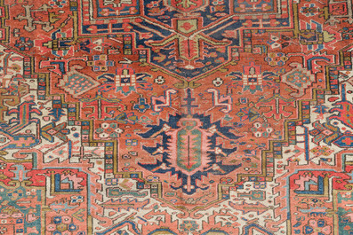 A Persian Heriz rug with floral design, wool on cotton, 20th C.