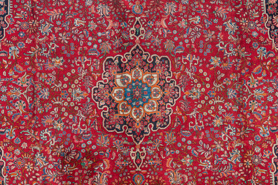 A Persian Bidjar rug with floral design, wool on cotton, 20th C.