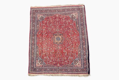 A Persian Bidjar rug with floral design, wool on cotton, 20th C.