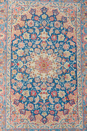 Een Perzisch Najafabad tapijt met floraal decor, wol op katoen, 20ste eeuw