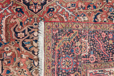 Een Perzisch Heriz tapijt met floraal decor, wol op katoen, 20ste eeuw