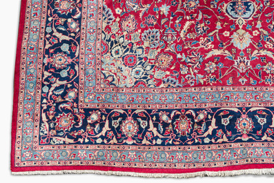 A Persian Keshan (Kashan) rug with floral design, wool on cotton, 20th C.