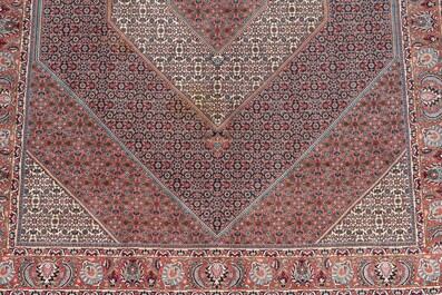 A Persian Bidjar rug with floral design, wool on cotton, 20th C.