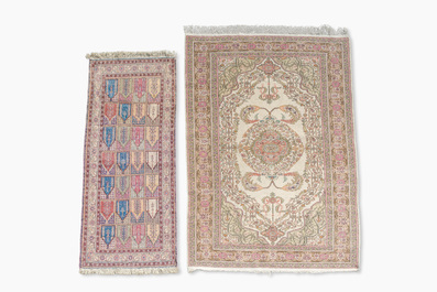 Twee Turkse Kayseri tapijten met geometrisch en floraal decor, wol op katoen, 20ste eeuw