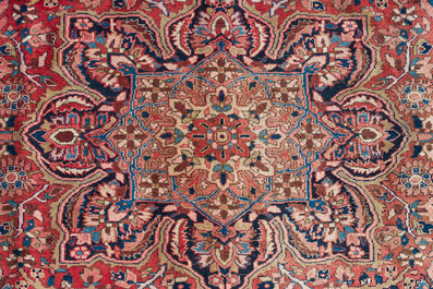 Een Perzisch Heriz tapijt met floraal decor, wol op katoen, 20ste eeuw