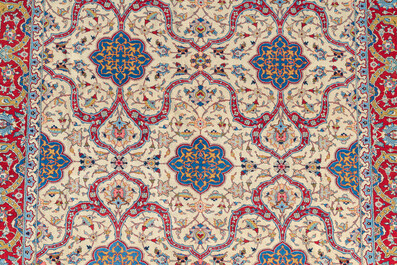 A Persian Tehran rug with floral design, wool on cotton, 20th C.