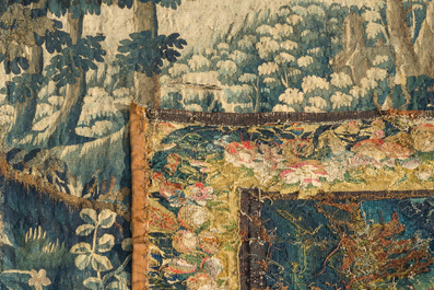 Een Vlaams wandtapijt met voorstelling van een bosrijke omgeving of verdure, Oudenaarde, laat 17de eeuw