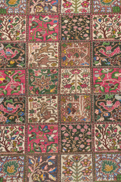 Twee Perzische Bakhtiar en Ardebil tapijten met floraal decor, wol op katoen, 20ste eeuw