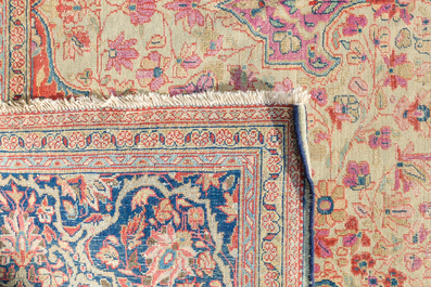 A Persian Keshan (Kashan) rug with floral design, wool on cotton, first half 20th C.