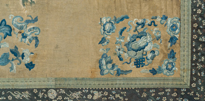 Broderie en soie &agrave; d&eacute;cor floral, Chine, 19&egrave;me si&egrave;cle