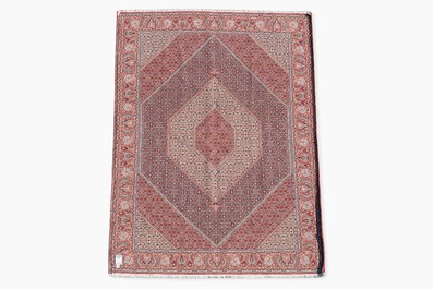 A Persian Bidjar rug with floral design, wool on cotton, 20th C.