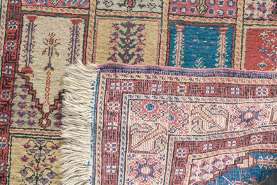 Twee Turkse Kayseri tapijten met geometrisch en floraal decor, wol op katoen, 20ste eeuw