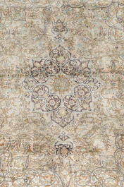 Trois tapis orientaux, e.a. un tapis turc de type Kayseri, laine, coton et soie, 20&egrave;me si&egrave;cle