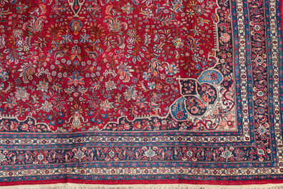 A Persian Bidjar rug with floral design, wool on cotton, 20th C.