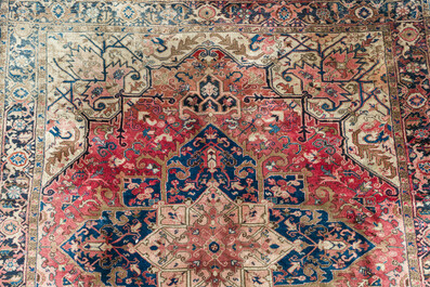 A Persian Heriz rug with floral design, wool on cotton, first half 20th C.