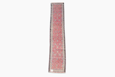 A Persian Saroukh runner with floral design, wool on cotton, 20th C.
