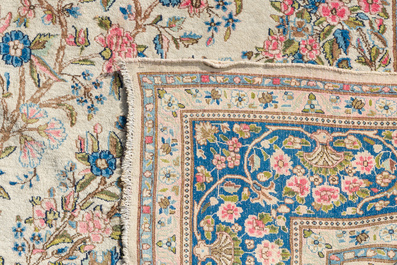 A Persian Kerman (Kirman) rug with floral design, wool on cotton, 20th C.