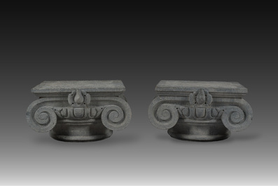 Paire de chapiteaux ioniques en pierre bleue sculpt&eacute;e, probablement France, 19&egrave;me si&egrave;cle