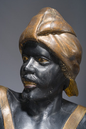 Grande paire de torch&egrave;res dites 'Aux Maures' &agrave; cinq lumi&egrave;res en bois sculpt&eacute; et polychrom&eacute;, Italie, Venise, vers 1900