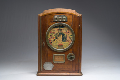 Machine &agrave; sous 'Votre Ligne' en bois &agrave; pr&eacute;dire l'avenir, 'La Gitane-Gypsy', Bussoz, France, ann&eacute;es 30