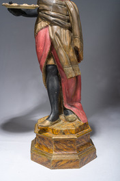 Grande paire de torch&egrave;res dites 'Aux Maures' &agrave; cinq lumi&egrave;res en bois sculpt&eacute; et polychrom&eacute;, Italie, Venise, vers 1900
