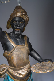 Grande paire de torch&egrave;res dites 'Aux Maures' &agrave; cinq lumi&egrave;res en bois sculpt&eacute; et polychrom&eacute;, Italie, Venise, vers 1900