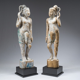 Paire de figurine en bois patin&eacute; repr&eacute;sentant des porteurs de gong, Birmanie, 19&egrave;me si&egrave;cle