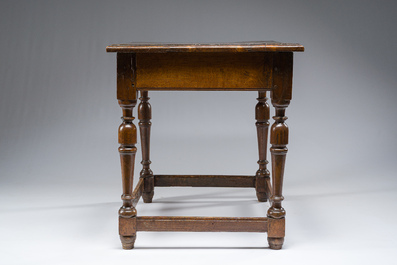 Table de changeur &agrave; un tiroir en ch&ecirc;ne, Flandre, 18&egrave;me si&egrave;cle