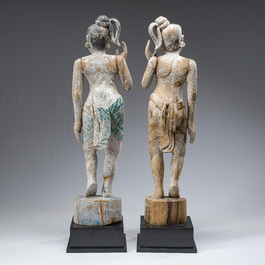 Paire de figurine en bois patin&eacute; repr&eacute;sentant des porteurs de gong, Birmanie, 19&egrave;me si&egrave;cle