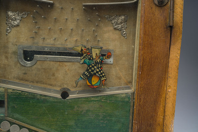Machine &agrave; sous 'Bajazzo' &agrave; l'arlequin en bois, probablement Jentzsch &amp; Meerz, Allemagne, early 20th C.