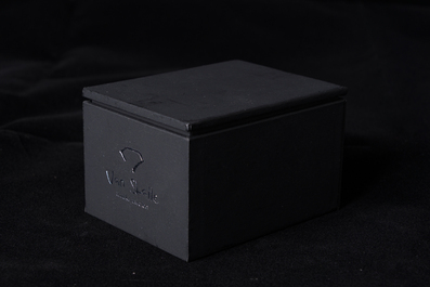 Octave Landuyt (1922-2024): Pendentif en or jaune 18 carats orn&eacute; d'un bouffon et de pierres pr&eacute;cieuses