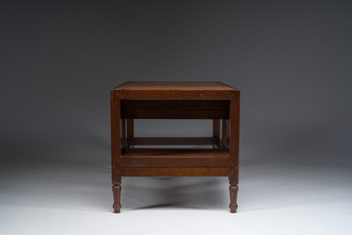 Escalier de biblioth&egrave;que en acajou rev&ecirc;tue de cuir et transformable en table d'appoint, Angleterre, &eacute;poque victorienne, vers 1900