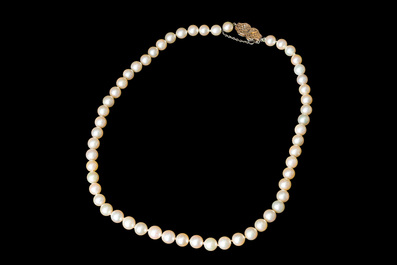 Collier de perles Akoya avec fermoir en or, 20&egrave;me si&egrave;cle