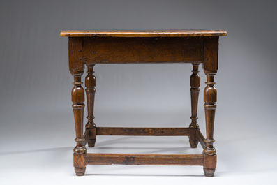 Table de changeur &agrave; un tiroir en ch&ecirc;ne, Flandre, 18&egrave;me si&egrave;cle