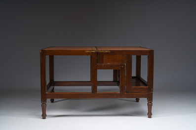 Escalier de biblioth&egrave;que en acajou rev&ecirc;tue de cuir et transformable en table d'appoint, Angleterre, &eacute;poque victorienne, vers 1900