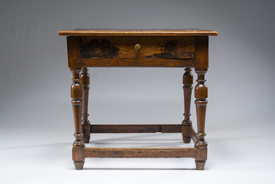 Table de changeur &agrave; un tiroir en ch&ecirc;ne, Flandre, 18&egrave;me si&egrave;cle