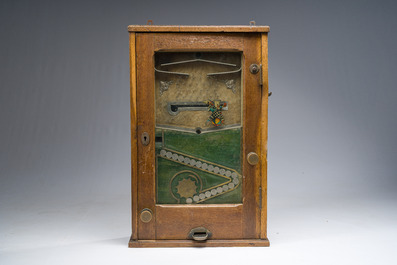 Machine &agrave; sous 'Bajazzo' &agrave; l'arlequin en bois, probablement Jentzsch &amp; Meerz, Allemagne, early 20th C.