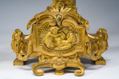 Exceptionnelle garniture de chemin&eacute;e Napol&eacute;on III d'une grande finesse en trois pi&egrave;ces en bronze dor&eacute; &agrave; d&eacute;cor floral et de putti, France, 19&egrave;me si&egrave;cle