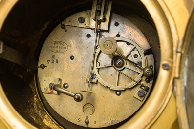Exceptionnelle garniture de chemin&eacute;e Napol&eacute;on III d'une grande finesse en trois pi&egrave;ces en bronze dor&eacute; &agrave; d&eacute;cor floral et de putti, France, 19&egrave;me si&egrave;cle