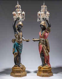 Grande paire de torch&egrave;res dites 'Aux Maures' &agrave; cinq lumi&egrave;res en bois sculpt&eacute; et polychrom&eacute;, Italie, Venise, vers 1900